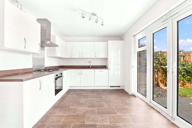35, Wadham Way, Evesham photo 2