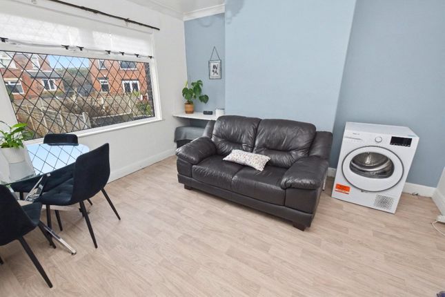 6, Kirkdale Avenue, West Yorkshire photo 4