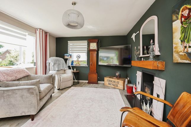 6, Woodside Close, Dover photo 4