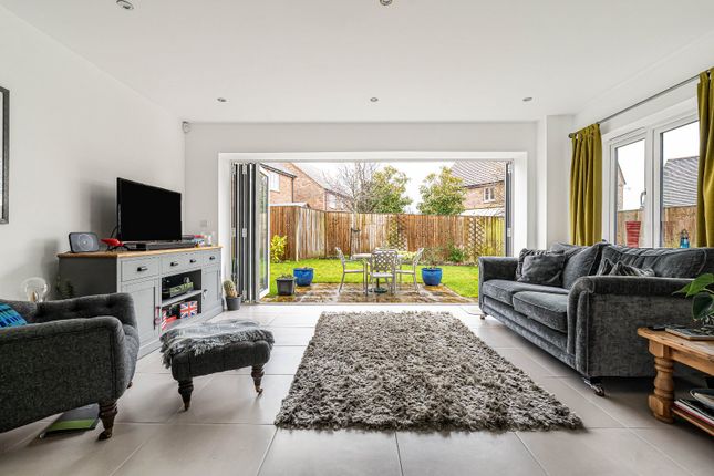 2, Brook Meadow, Aylesbury photo 2