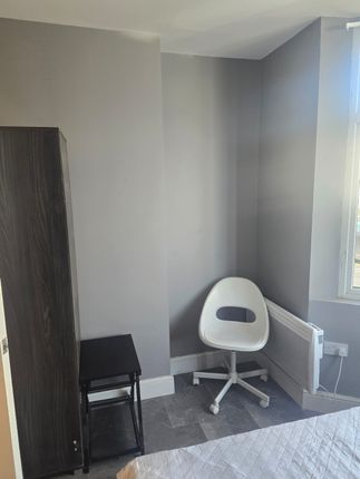 94, Fruen Road, Feltham, London photo 5