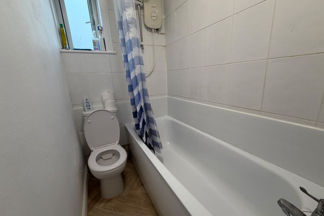 14, Myrtle Avenue, West Yorkshire photo 4