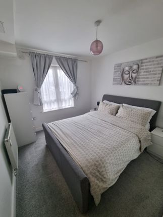 Thumbnail Flat to rent in St. James's Road, Brentwood