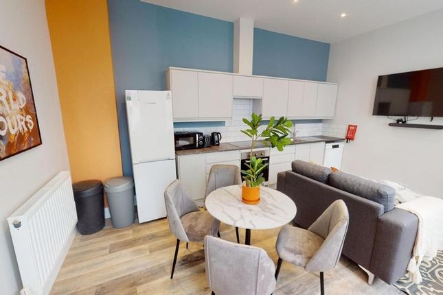A Bright And Modern Living Room Featuring A Cozy S...