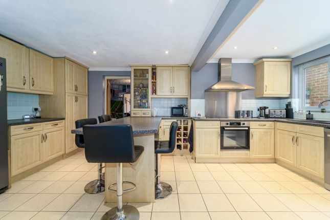 12, Common Lane, Addlestone photo 3