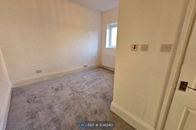Flat, Wellington Street West, Salford photo 2