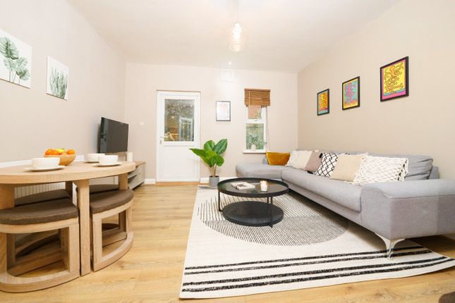 Thumbnail Flat to rent in Well Street, London