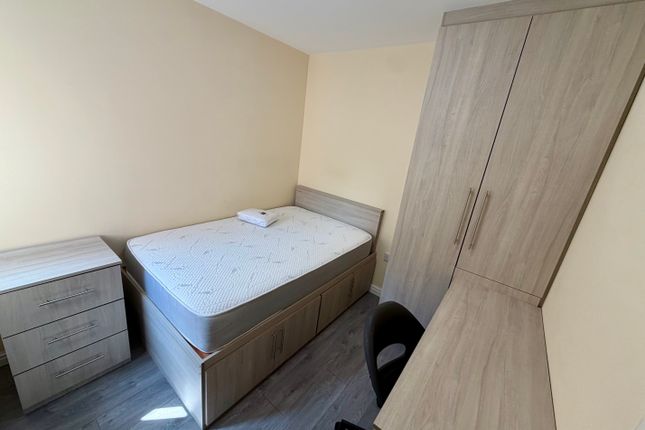 56, Manchester photo 2