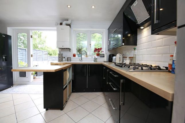 40, Stanley Crescent, Uttoxeter photo 4