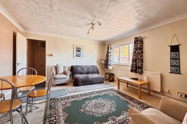 Flat 2, Wadham Place,, New Street, Isle of Wight photo 3