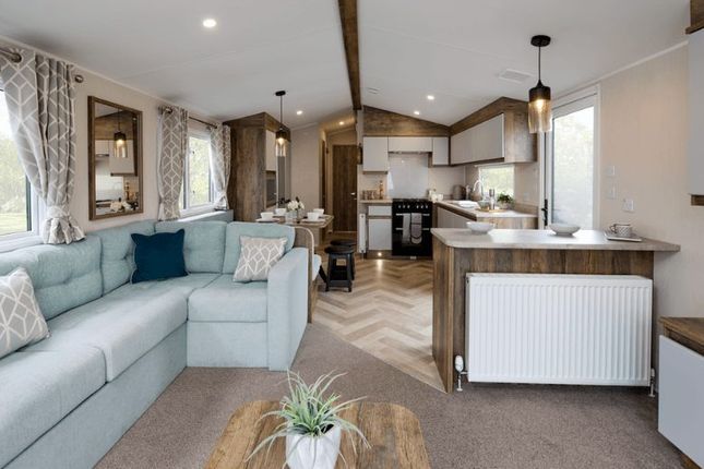 Brookwood Lounge 779x544 E9E091E253