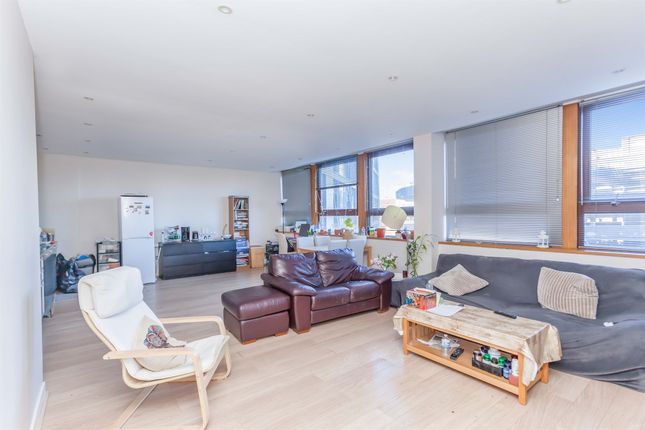 Thumbnail Flat for sale in Lee Circle, Leicester