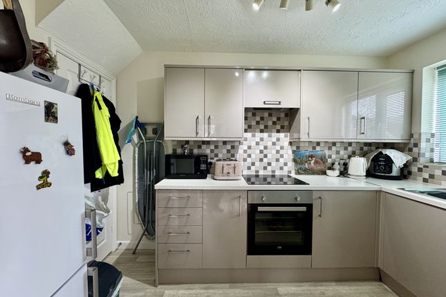 27 Woodsage Drive, GILLINGHAM photo 2