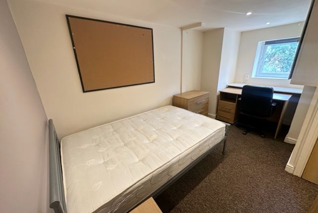 1-bed house on Wrangthorn Terrace Hyde Park, Leeds, £464/mo