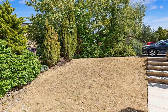 74, Hunters Close, Tring photo 4