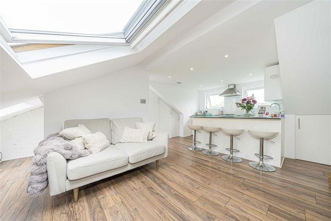 Flat 3, 98, Stanley Road, Teddington photo 4