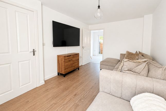 29, Ffordd Y Coetir, LLanilid photo 4