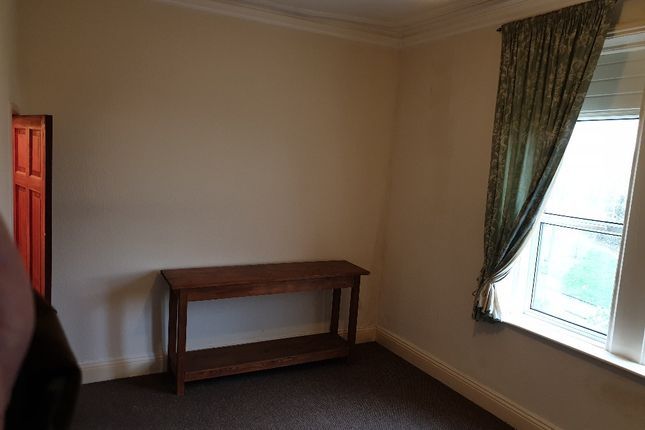 Flat to rent in Belmont Street, Oldham