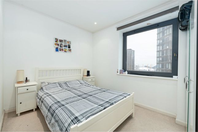 Flat to rent in South Quay Square, Canary Wharf, London