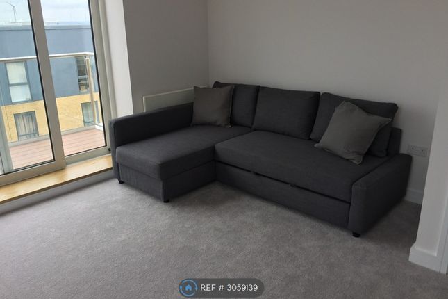 Flat, Skylark House Drake Way, Reading photo 4