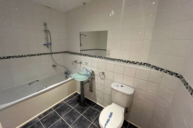 Apartment 303, 2, Townsend Way, BIRMINGHAM photo 4