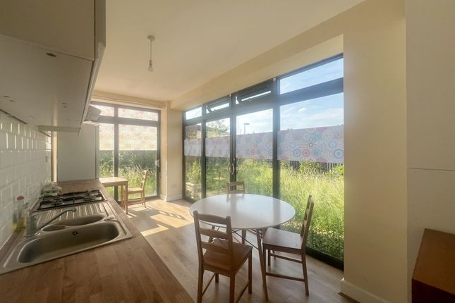 3 Bed-Ground Floor Flat To Let In Wimbledon