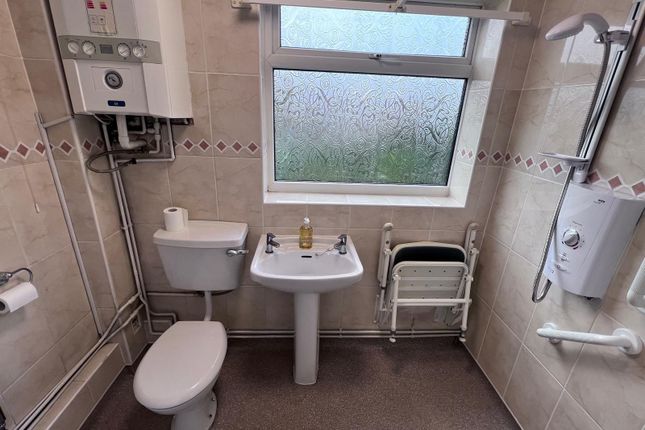 38 Inglewood Place, Leeds photo 2