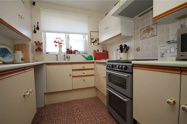 14, Lordsgrove Close, Surrey photo 4