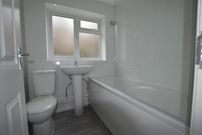 Flat for sale in Larch Crescent, Yeading, Hayes