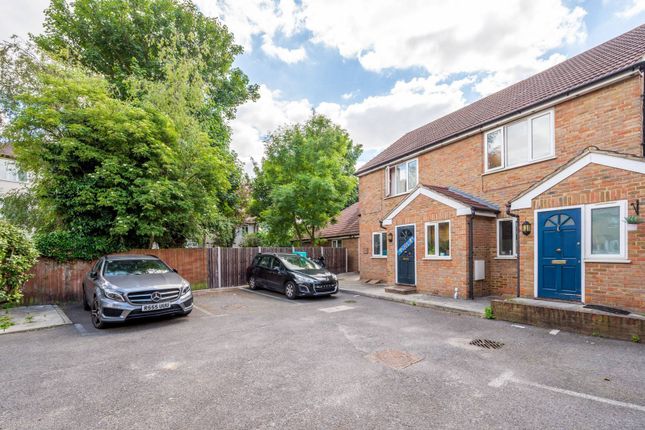 1-bed flat on Taffy's How, Mitcham, £325,000