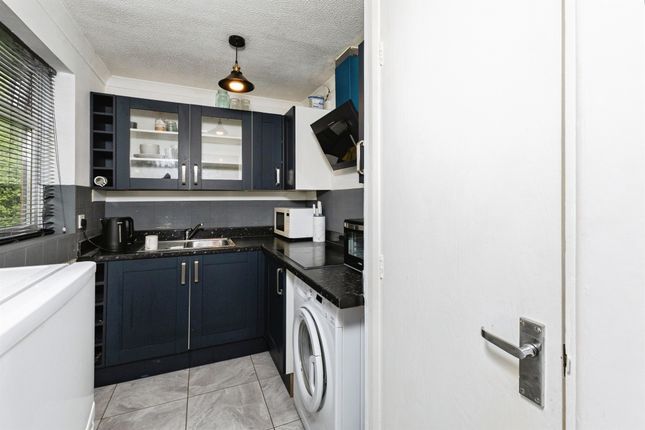 12, Sturbridge Close, READING photo 3