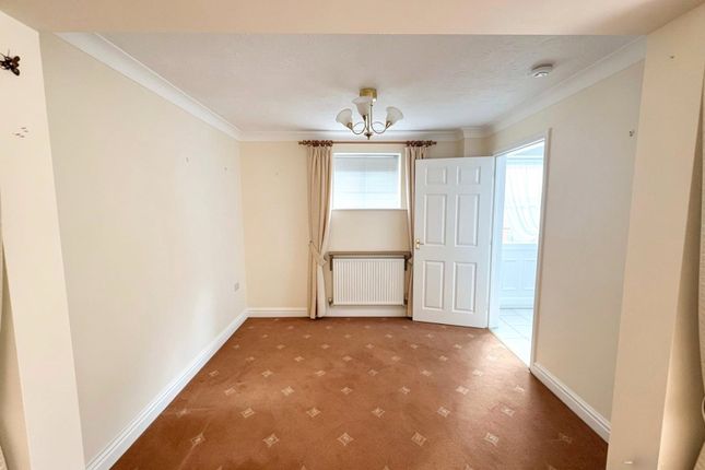 27, Millfield Close, Stratford-upon-Avon photo 3