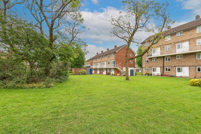 Flat for sale in The Ridgeway, St. Albans, Hertfordshire