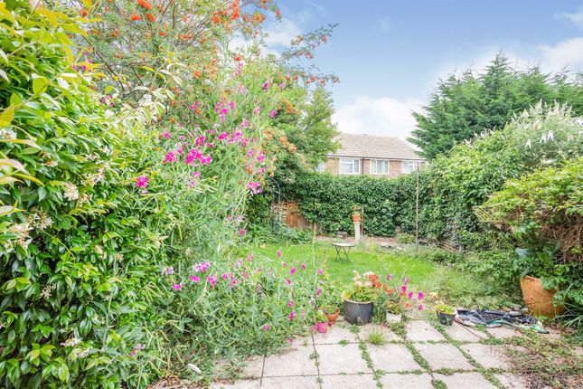 5, Rivetts Close, Olney photo 2