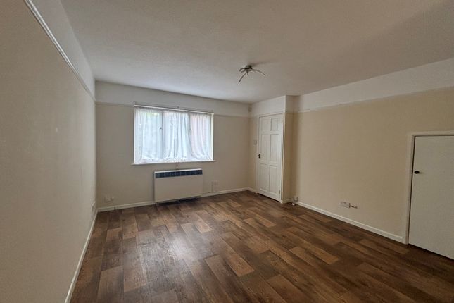14, EXETER photo 3