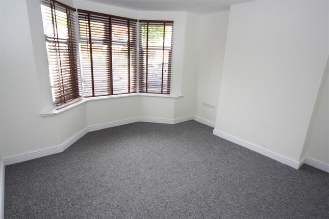 Flat 1, 886, Greenford Road, Greenford photo 5