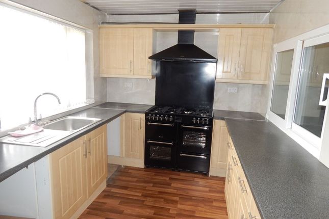 5 Lemans Drive, Dewsbury photo 5