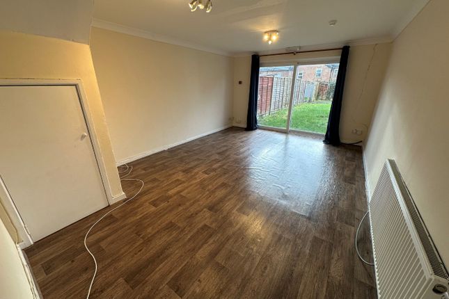 Semi-detached house to rent in Biscot Road, Luton, Bedfordshire
