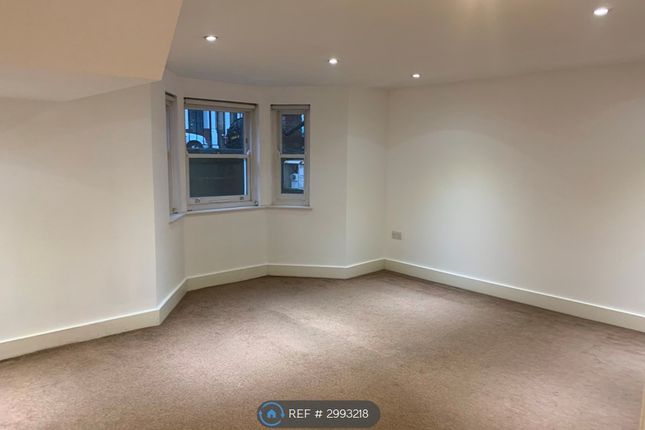 Flat, Reighton Road, London photo 3
