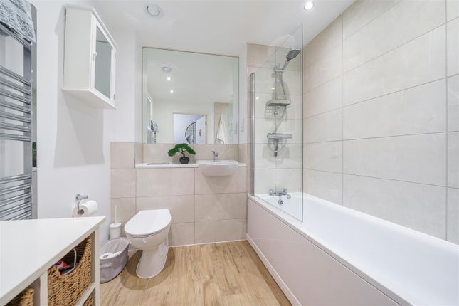 Flat for sale in Goldcrest House, Kingston Close, Maidenhead