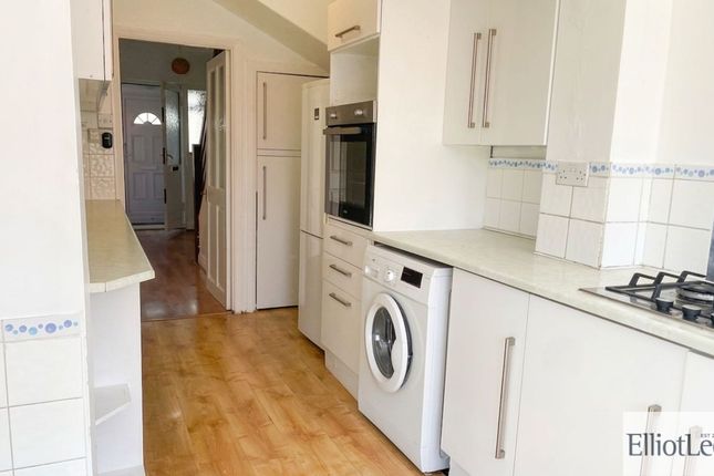 225 Whitton Avenue East, Greenford photo 4