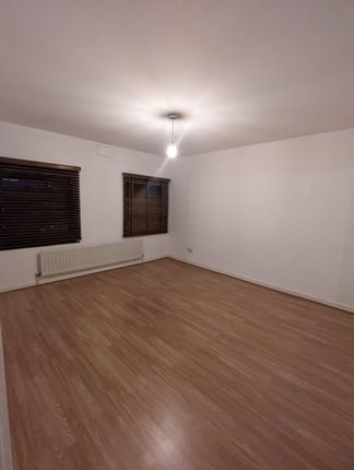 Thumbnail Flat to rent in Simon Close, Portobello Road, London