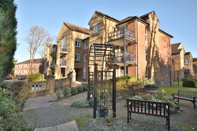 2-bed flat on Flat 36,, The Highlands, West Yorkshire, £225,000