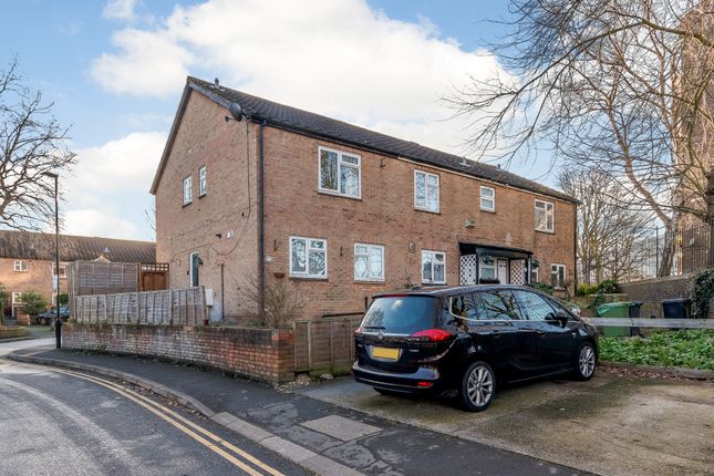 3-bed house on 22, Dressington Avenue, London, £2,250/mo
