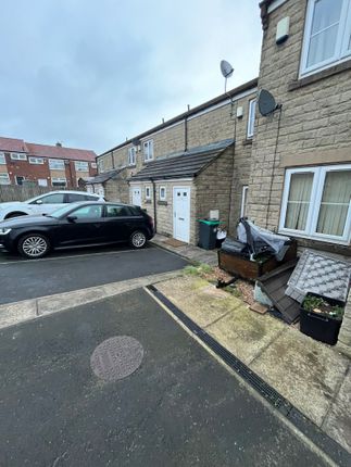 Thumbnail Property to rent in Moins Close, Halifax