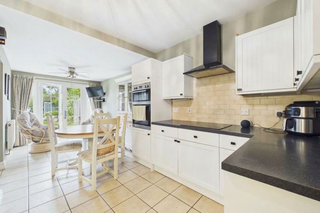 8 Giffords Cross Avenue, Stanford-Le-Hope photo 2