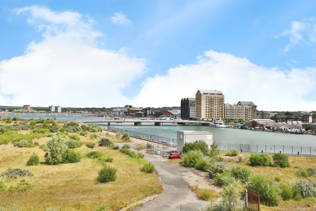2-bed flat on Flat 10, 21, Jefferson Avenue, Poole, £245,000