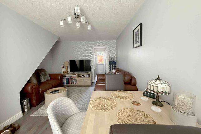 9 Clos Tygwyn, Gowerton, Swansea photo 2