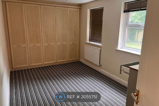 Flat, Redcot, Bolton photo 4