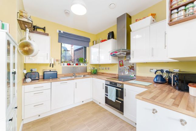 49 Derwent Way, York photo 4